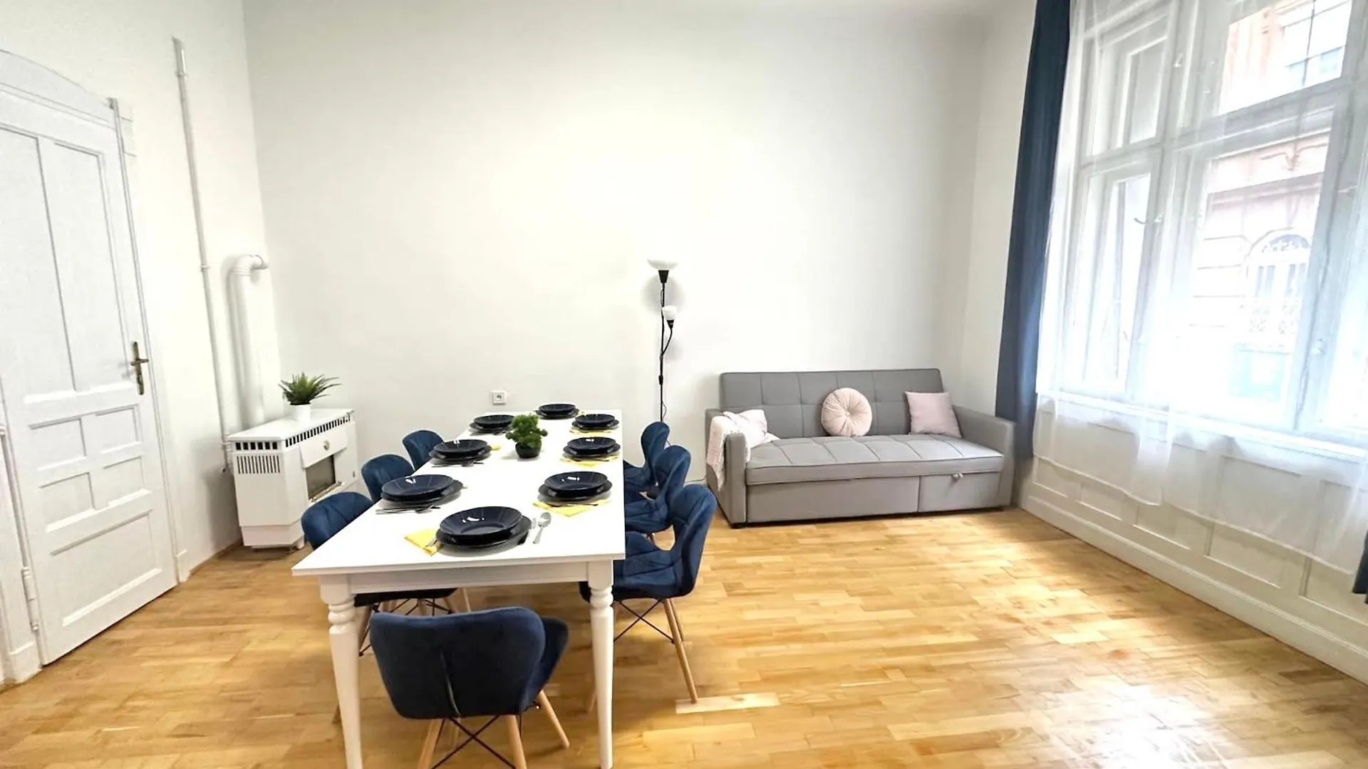 Appartement Elegant Apartman For 8 Person With Free Parking For 2 Cars Boedapest