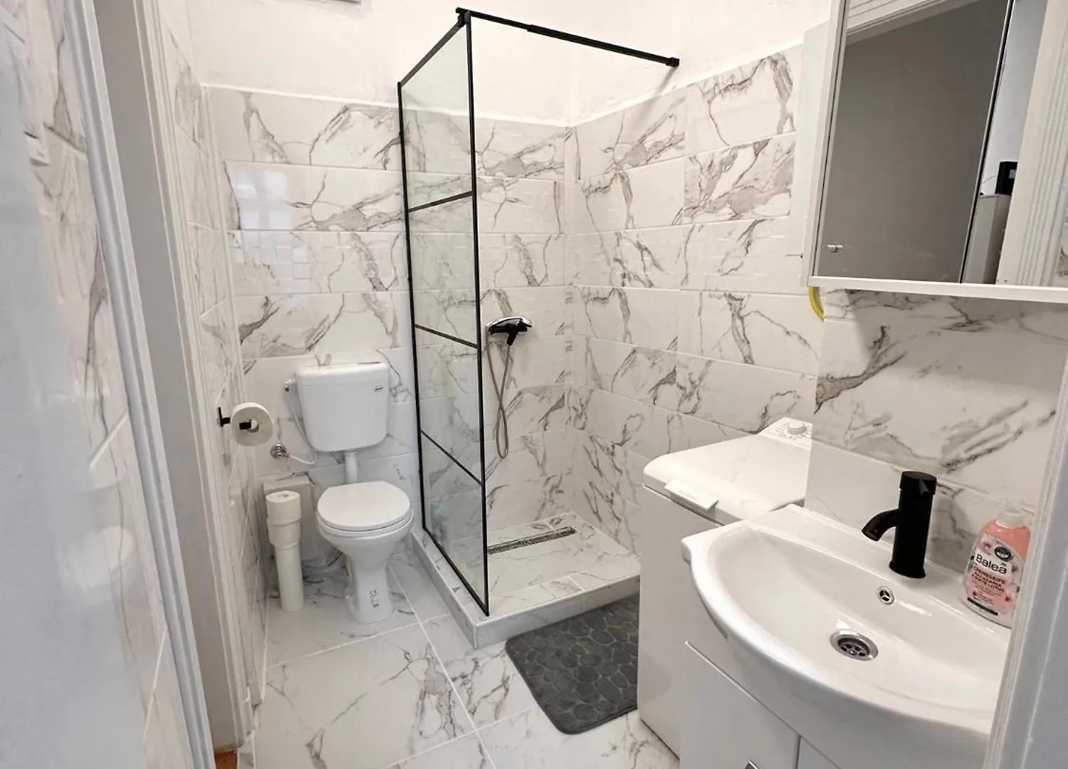 Elegant Apartman For 8 Person With Free Parking For 2 Cars Boedapest