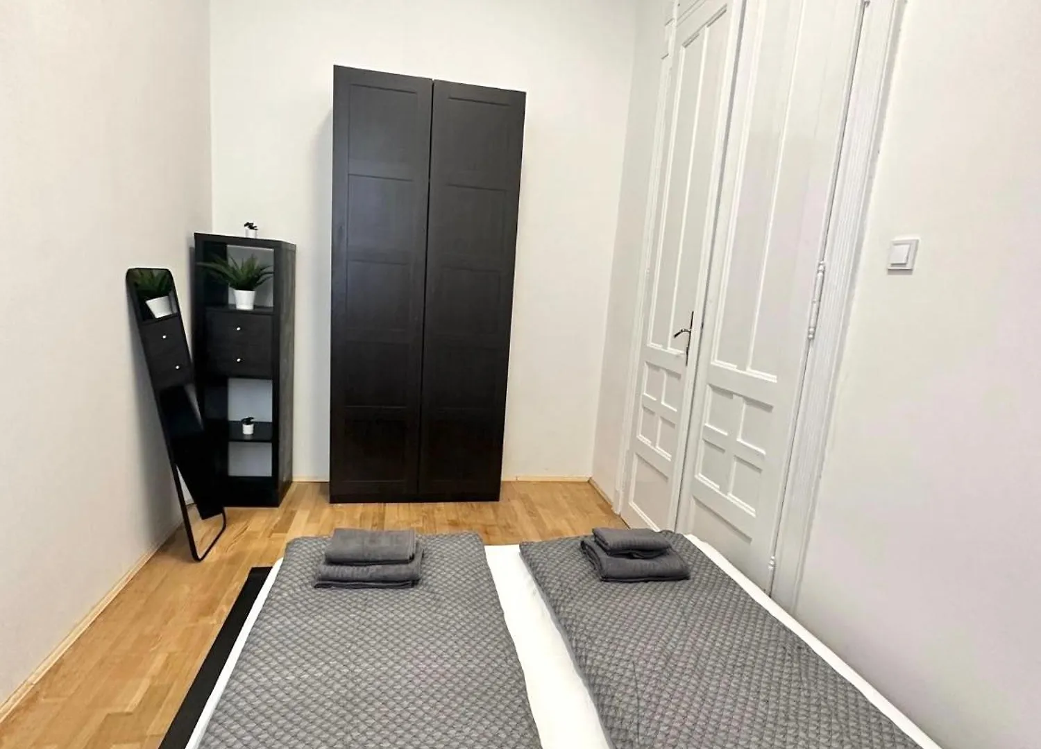 Elegant Apartman For 8 Person With Free Parking For 2 Cars Boedapest Hongarije