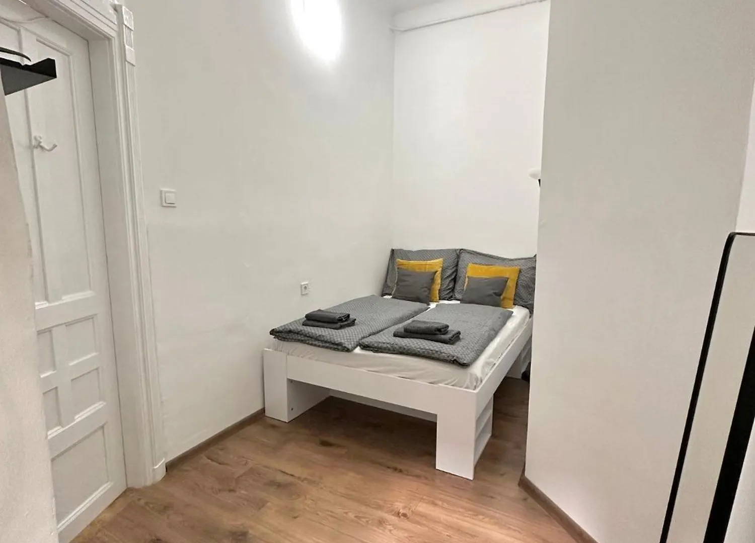 Appartement Elegant Apartman For 8 Person With Free Parking For 2 Cars Boedapest Hongarije