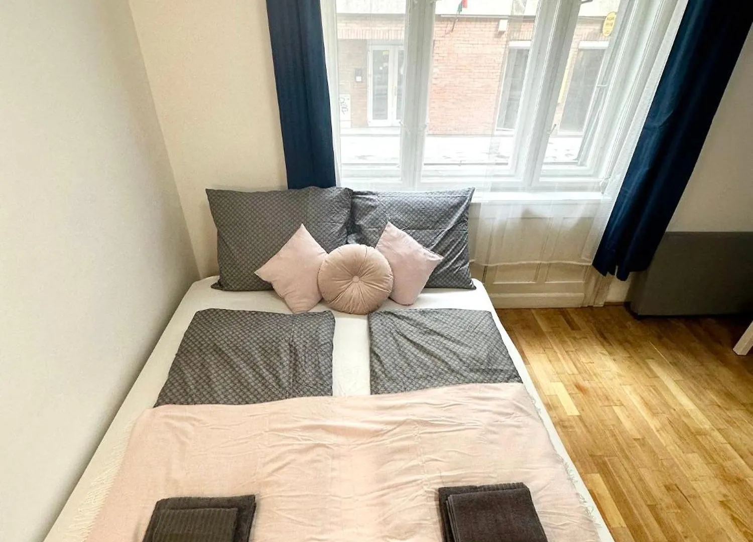 Elegant Apartman For 8 Person With Free Parking For 2 Cars Boedapest